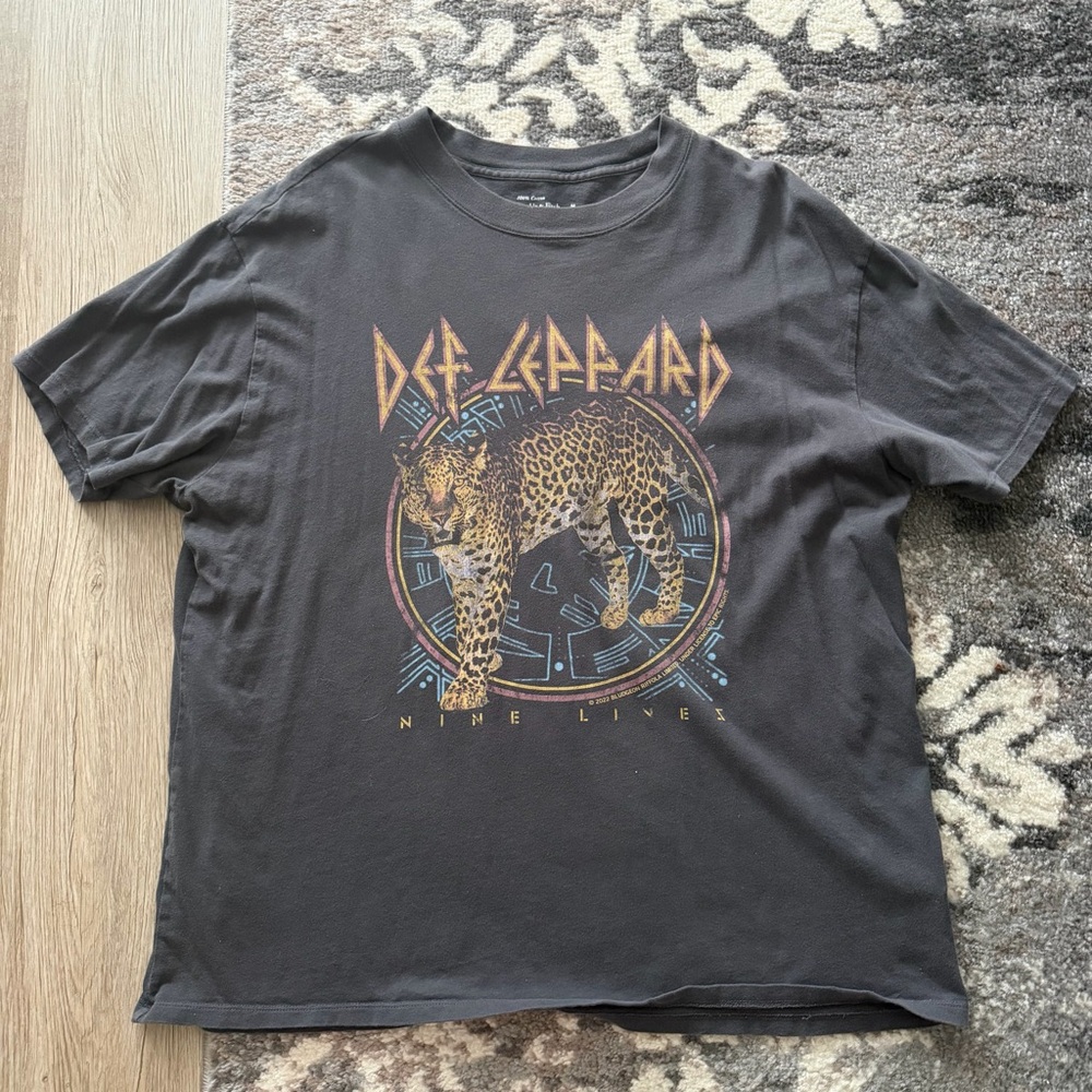 Def Leppard Nine Lives Graphic Tee Size M